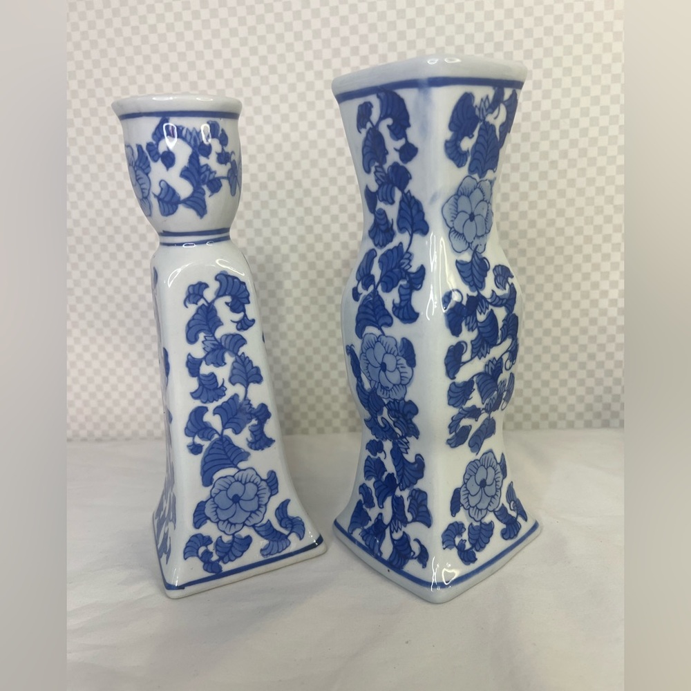 2 Vintage Japanese Blue & White Vases– Wide Base Floral Hand Painted Mint - Picture 2 of 7